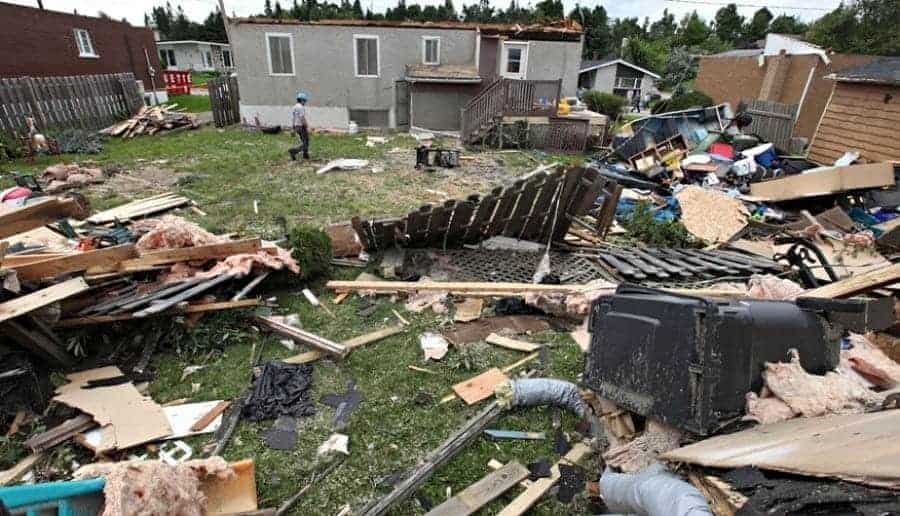 105840 Tornade Force F2 Frappe Mont | Québec Preppers Tornade exemple d'urgence nécessitant une réponse immédiate