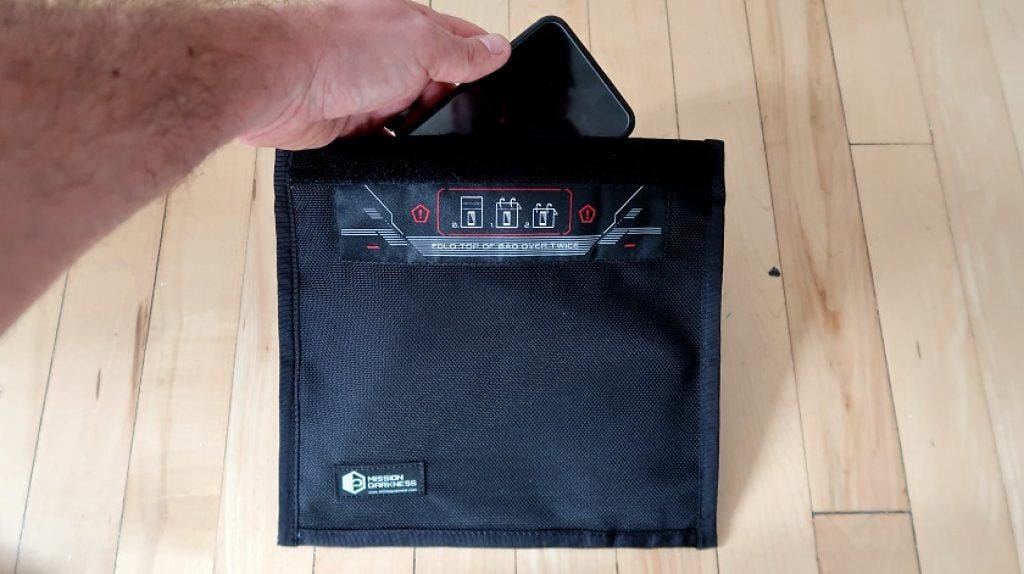 MISSION DARKNESS™ NON WINDOW FARADAY BAG FOR PHONES 1024x574 | Québec Preppers Sac Faraday Mission Darkness pour téléphones sans fenêtre