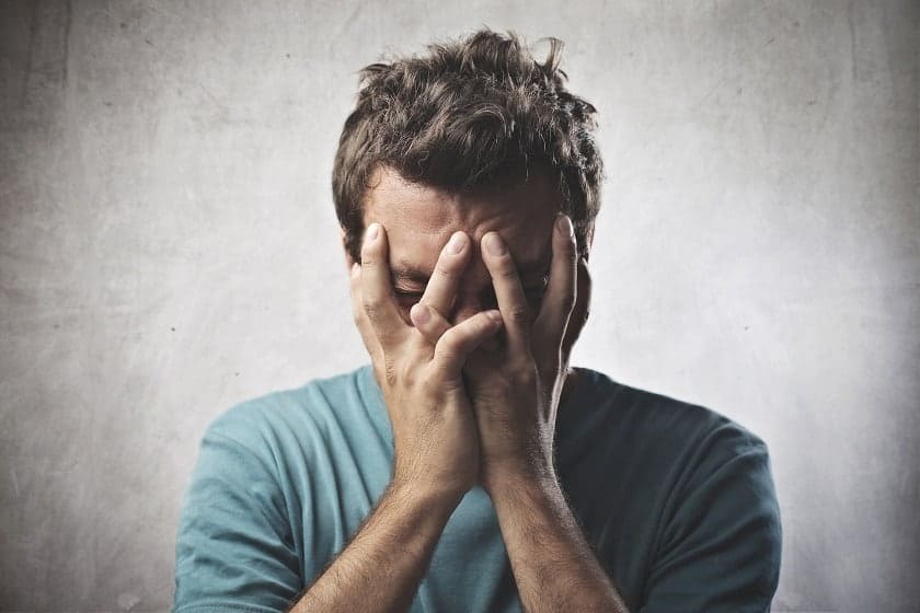 Bigstock Desperate Young Man Crying In 36379252 | Québec Preppers Illustration des inconforts digestifs parfois associés aux rations militaires