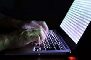 Pirater Darkweb 300x197 | Québec Preppers Illustration cybersécurité et piratage