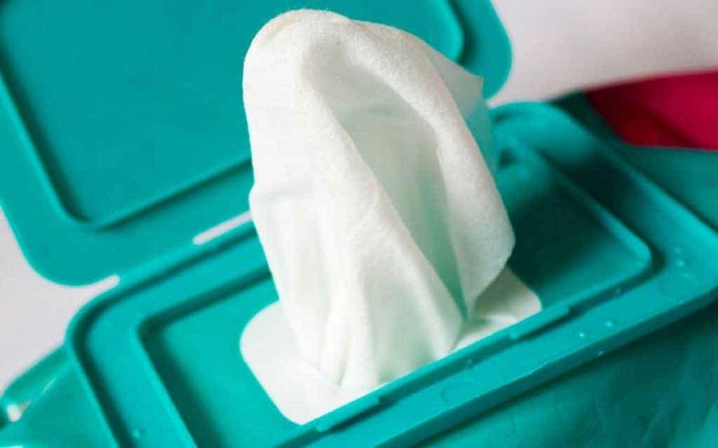 Lingettes pour bébé comme substitut au papier toilette