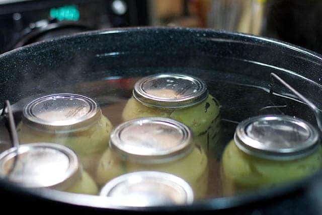Mise en conserve au bain marie comparée à la mise en conserve sous pression